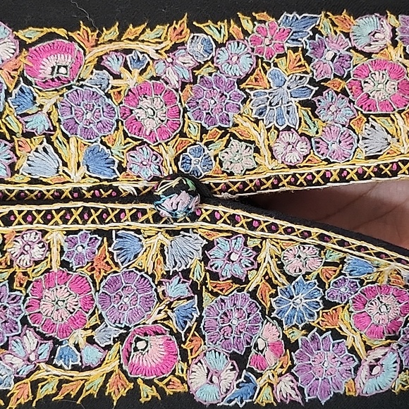 Pure Cashmere Embroidered Coat. - Picture 6 of 11